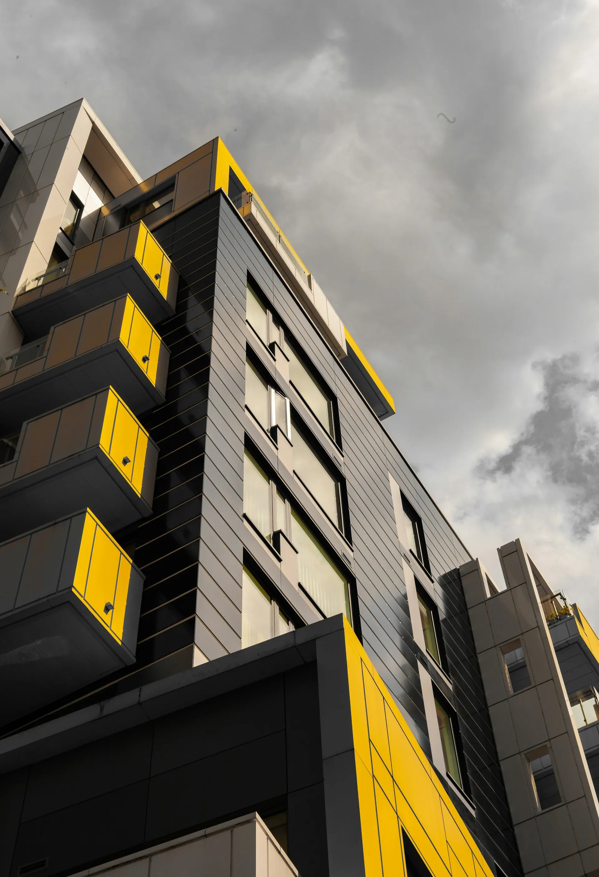 Legacy-Systeme modernisieren — ohne Komplett-Rewrite